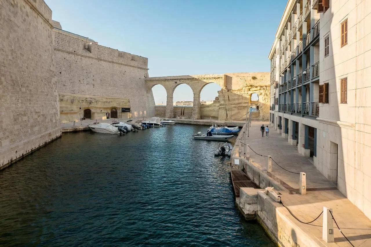 Vittoriosa Seafront Highly Furnished Apartment Fl 4  Birgu